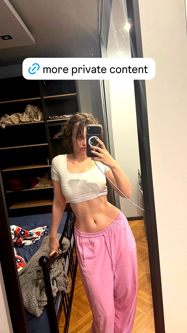 lana.monaaaa instagram image archive image
