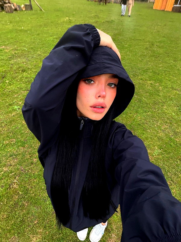 lyna_com2000 instagram image archive image