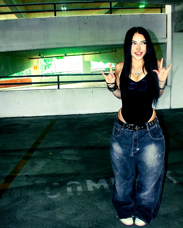 chica.niebla instagram image archive image