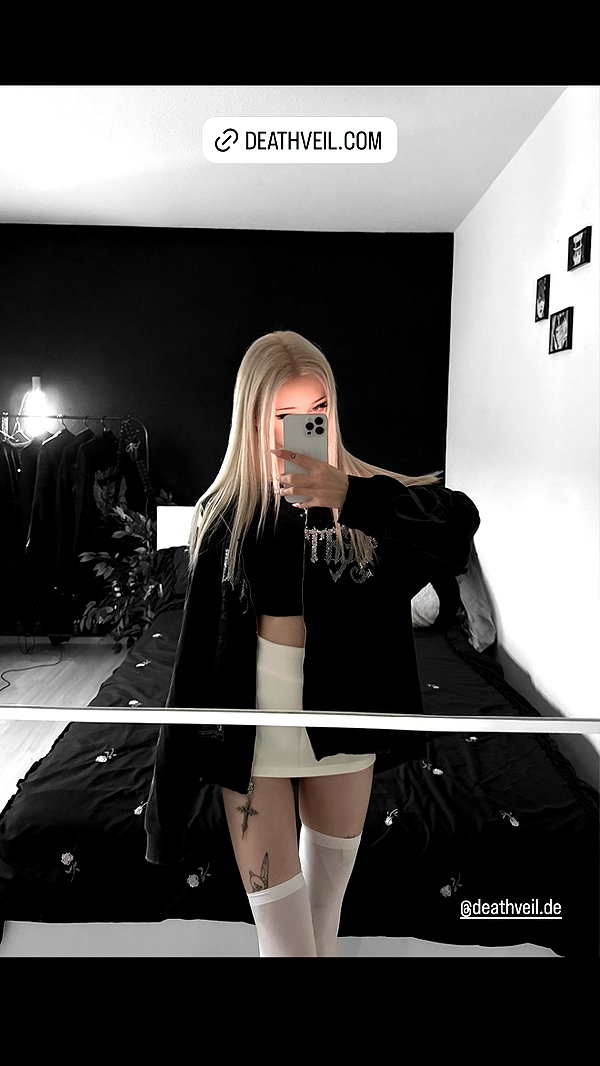 _lia.moon instagram image archive image