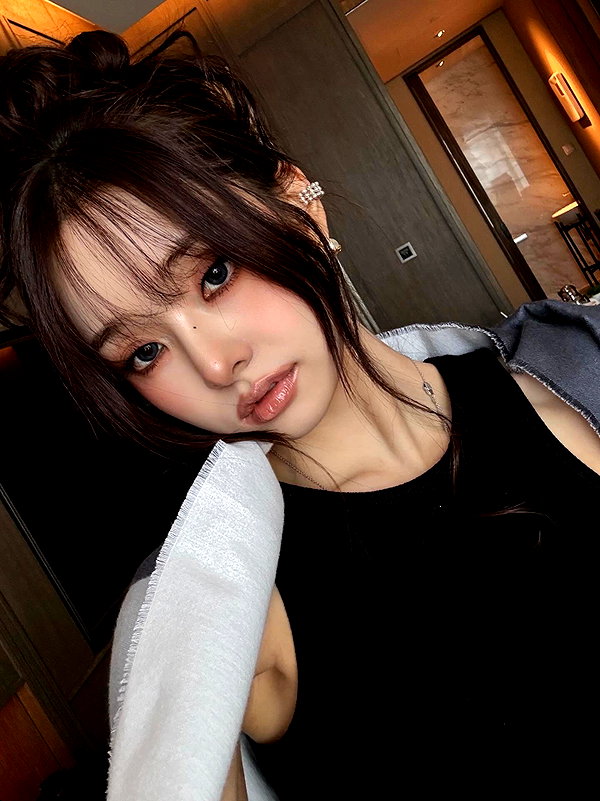 dear.zia instagram image archive image