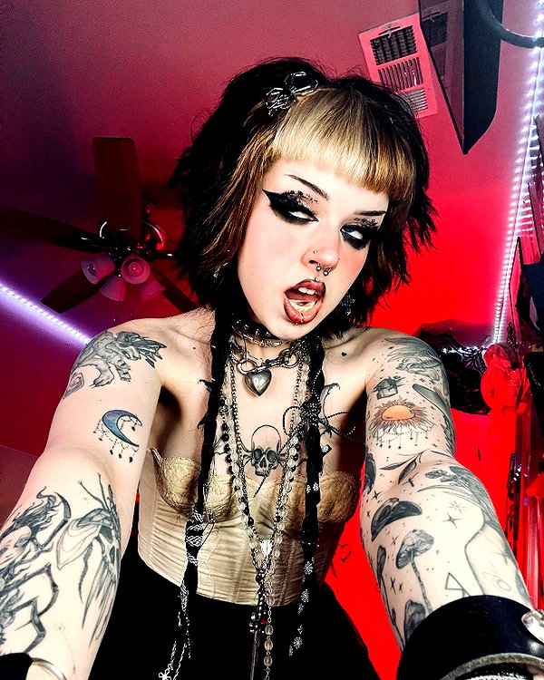 yeahimcaroline instagram image archive image