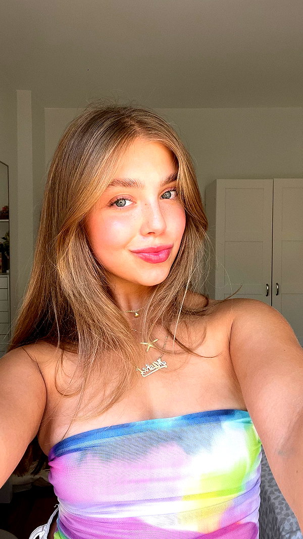 mishel_d_ instagram image archive image