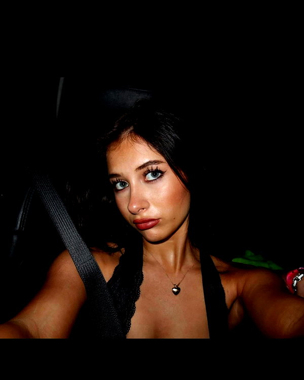 ellianawalmsley instagram image archive image