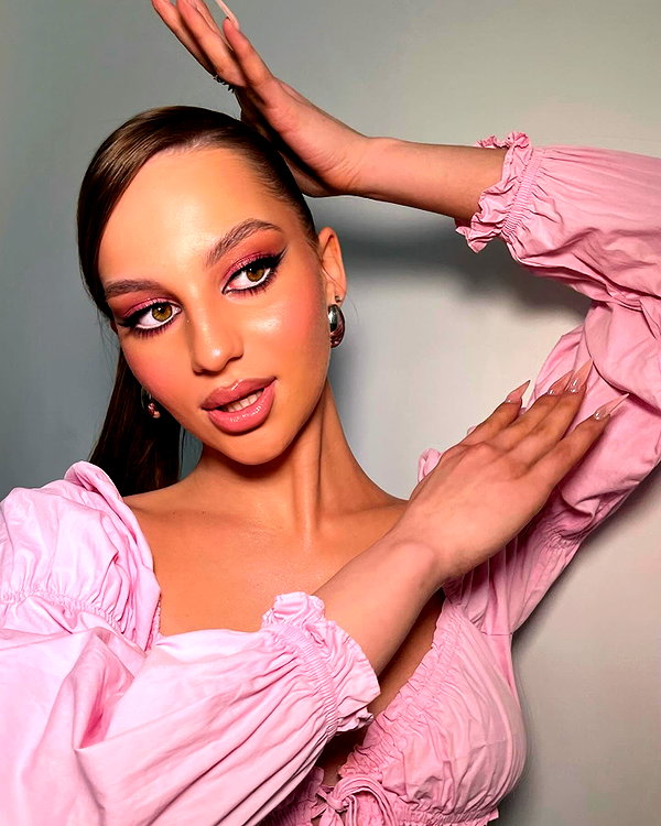 ariana_vomi instagram image archive image