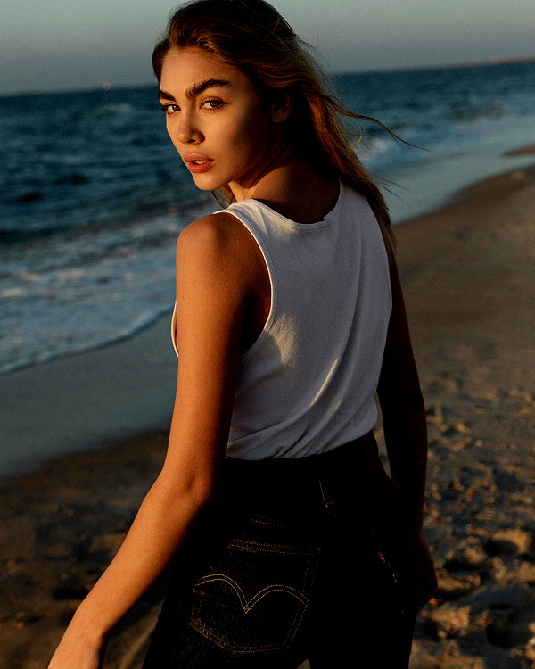 maya.keyy instagram image archive image