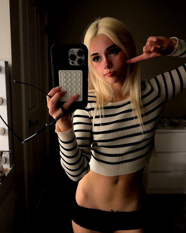 jessie.ra3 instagram image archive image
