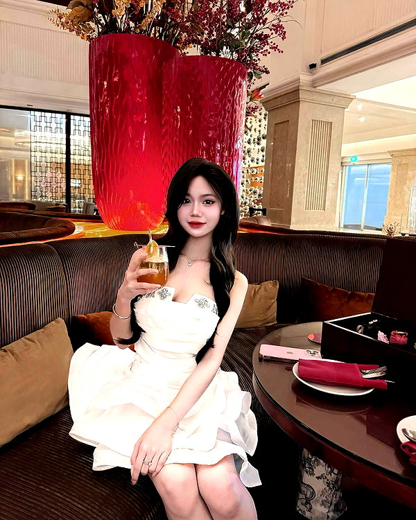 lyhythuedoxinh instagram image archive image