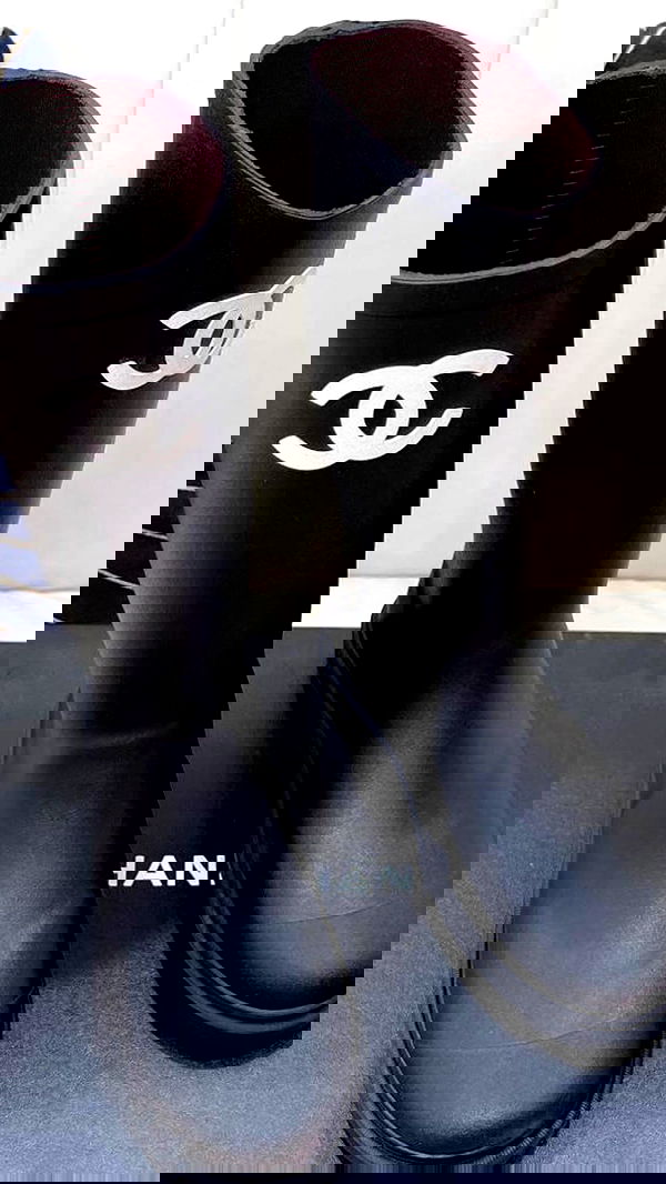 zommmbri image ~ Altpins