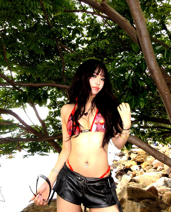 joycee.e joycee.e archive image