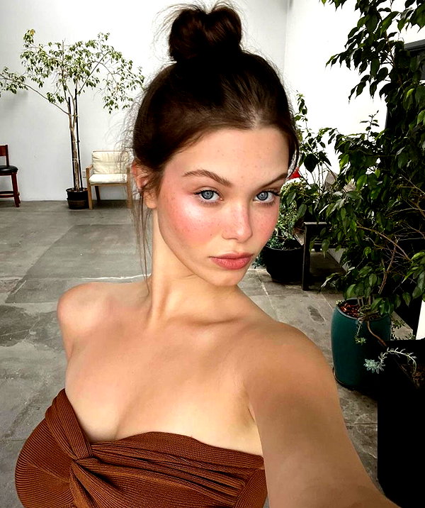 baddiesessence instagram image archive image