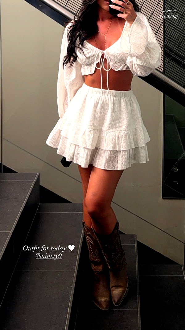 zoeliss instagram image archive image