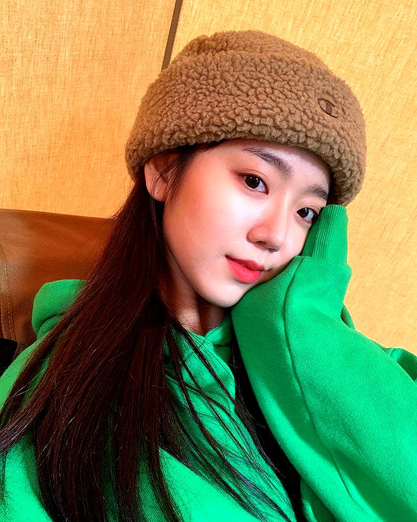 hyeweon__ instagram image archive image