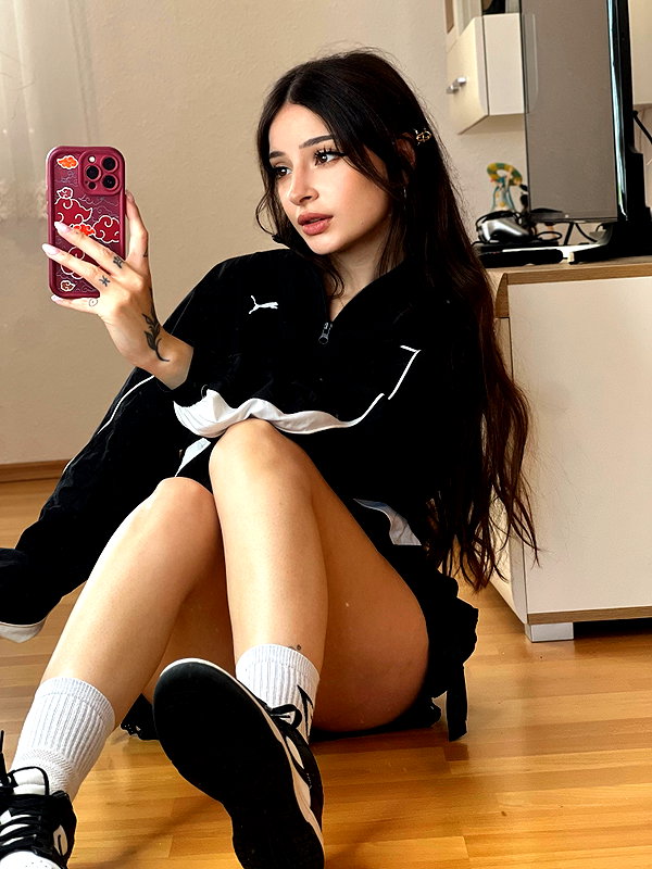 cata.leyah instagram image archive image