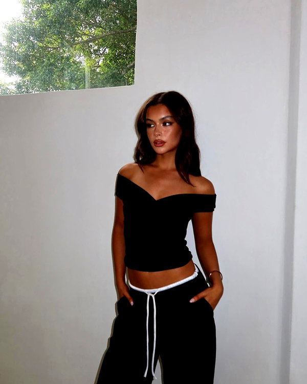 oliviaphillipps instagram image archive image