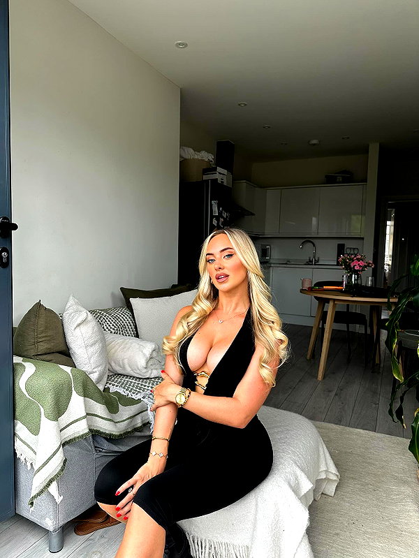 rhiannonbluee instagram image archive image