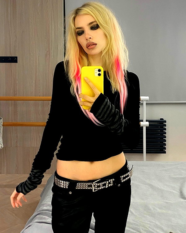 anya4everr instagram image archive image