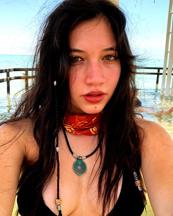 romi_henenson instagram image archive image