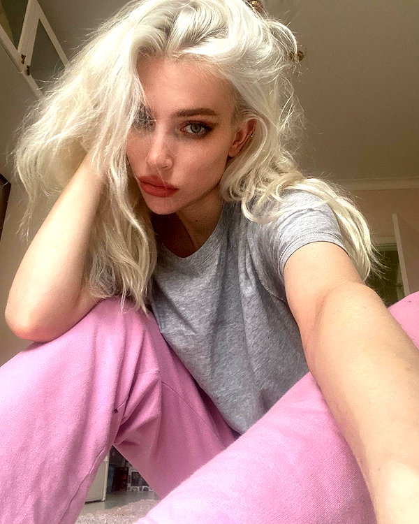 anya4everr instagram image archive image