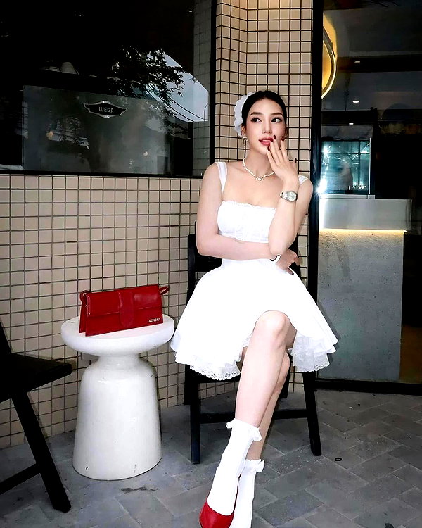 lyhythuedoxinh instagram image archive image
