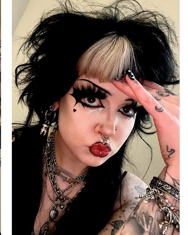yeahimcaroline instagram image archive image