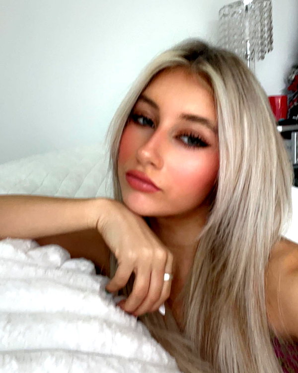 ellianawalmsley instagram image archive image