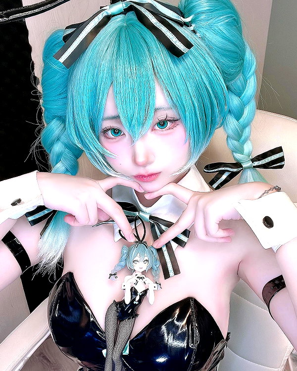 purinn_cos instagram image archive image
