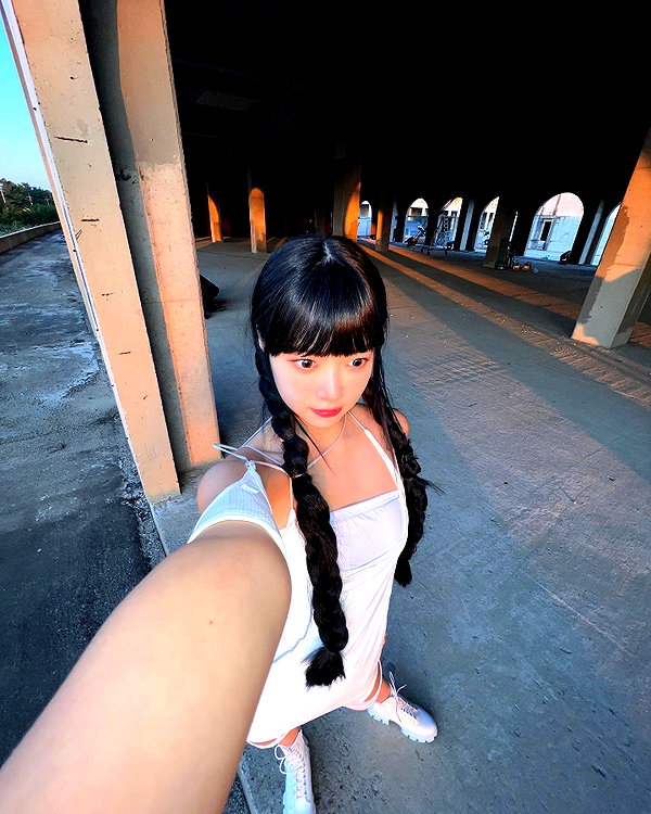 hhh.e_c.v instagram image archive image