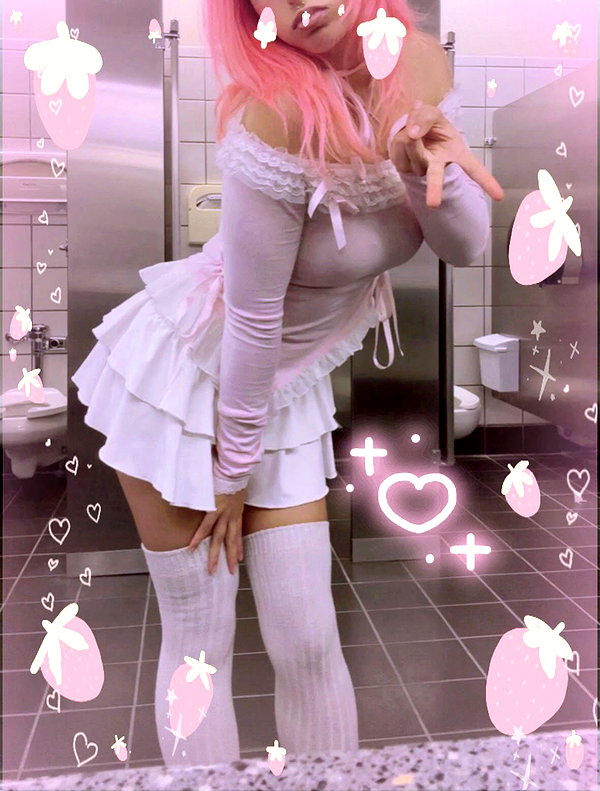 babydollblush_ instagram image archive image