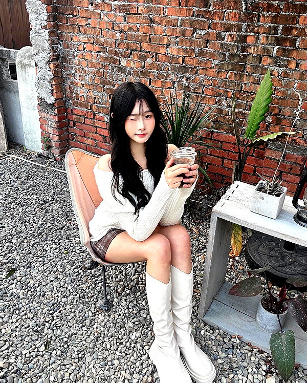 lai_931201 instagram image archive image