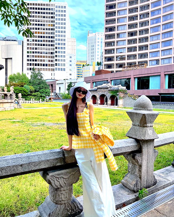 dear.zia instagram image archive image