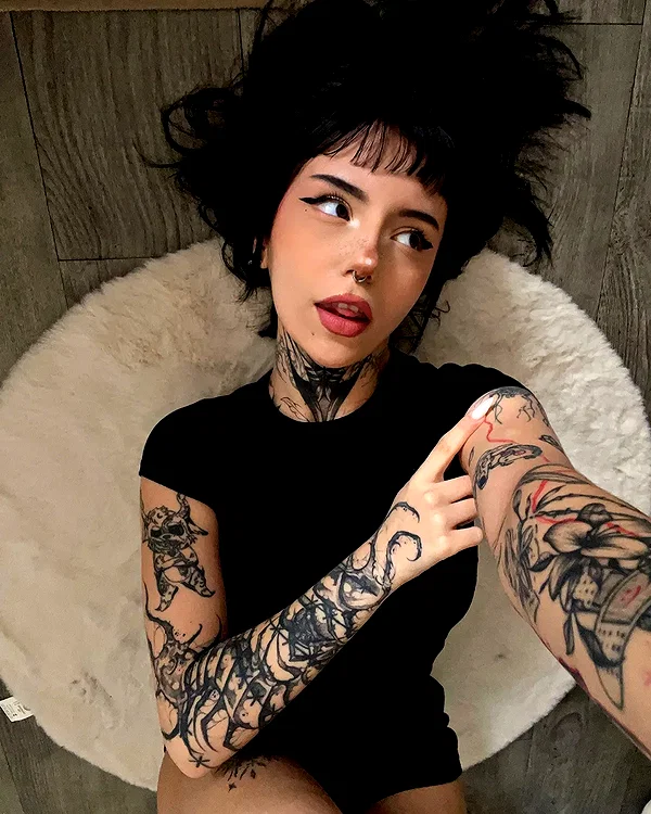 chica.niebla instagram image archive image