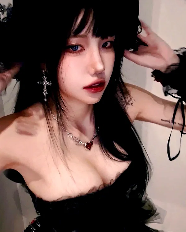 bora__look instagram image archive image