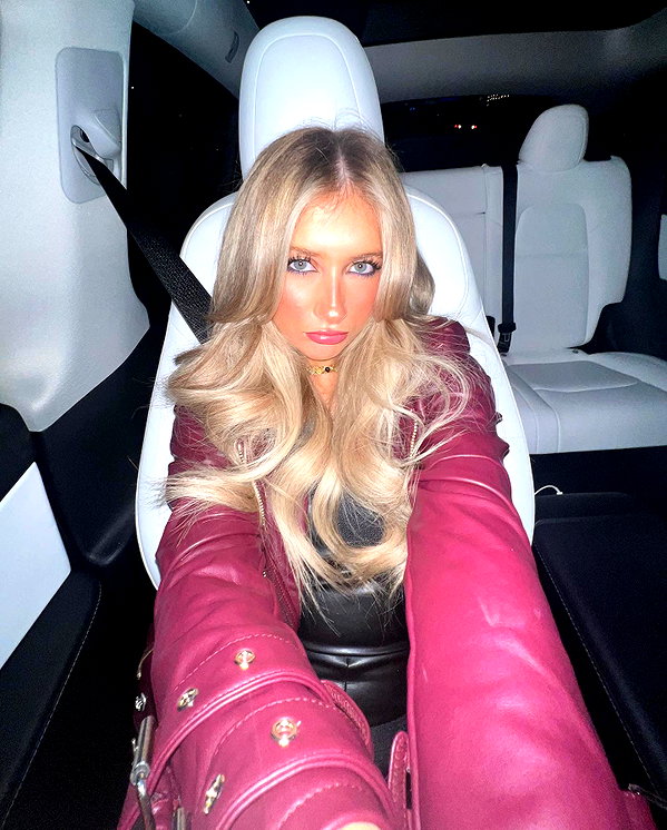ellianawalmsley instagram image archive image