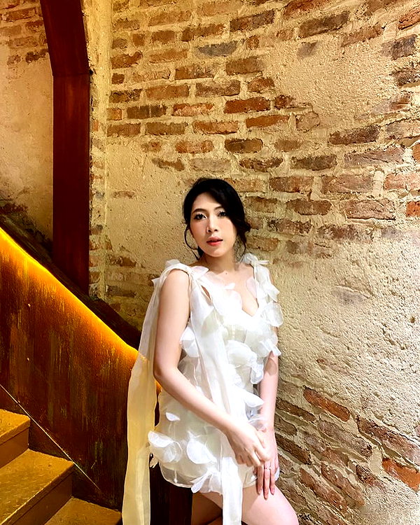 lyhythuedoxinh instagram image archive image