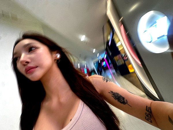 Archived image from @heroineseen on Instagram