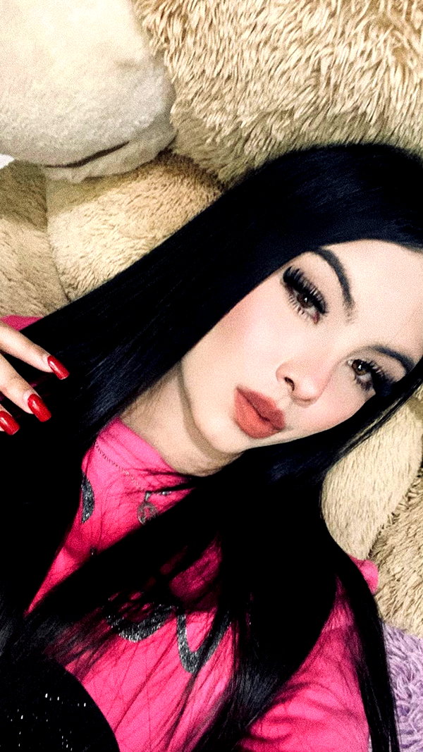 lesliesancheezz instagram image archive image