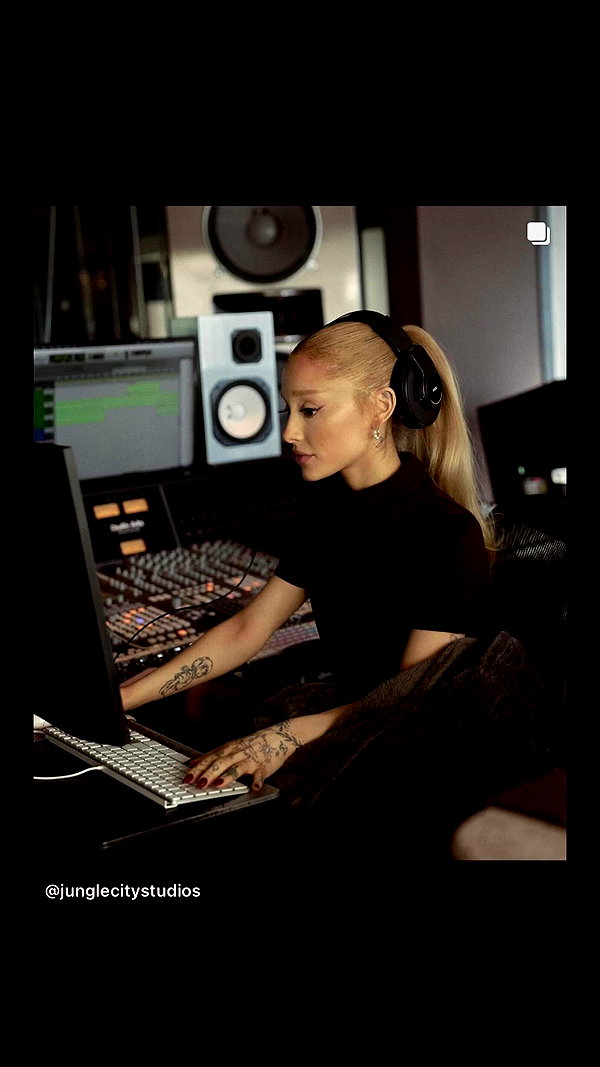 arianagrande instagram image archive image