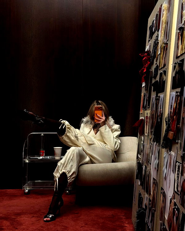 kkwwwv instagram image archive image
