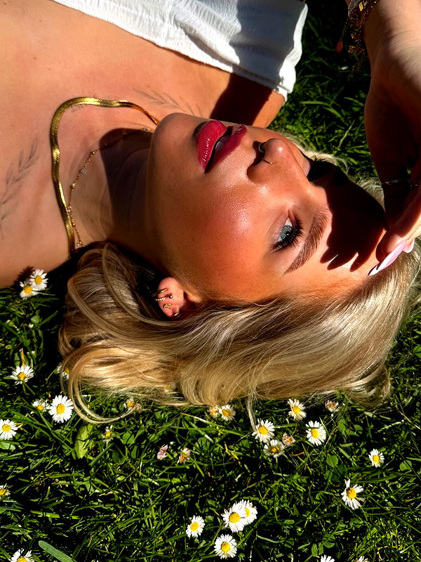 nina.kxs instagram image archive image