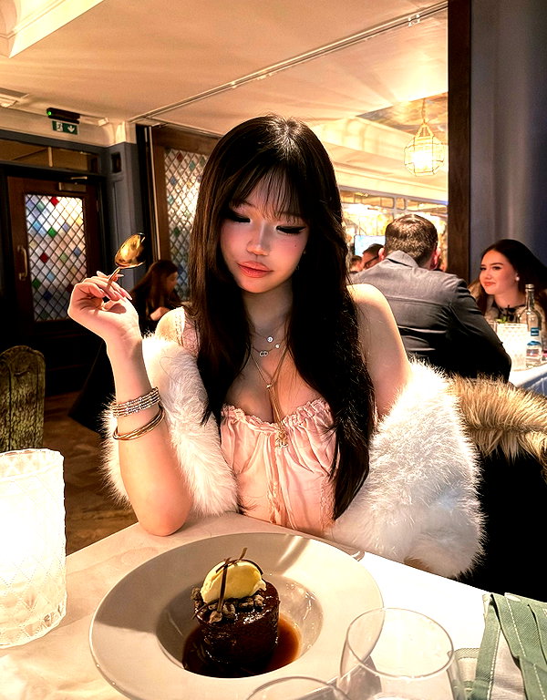 joycee.e instagram image archive image