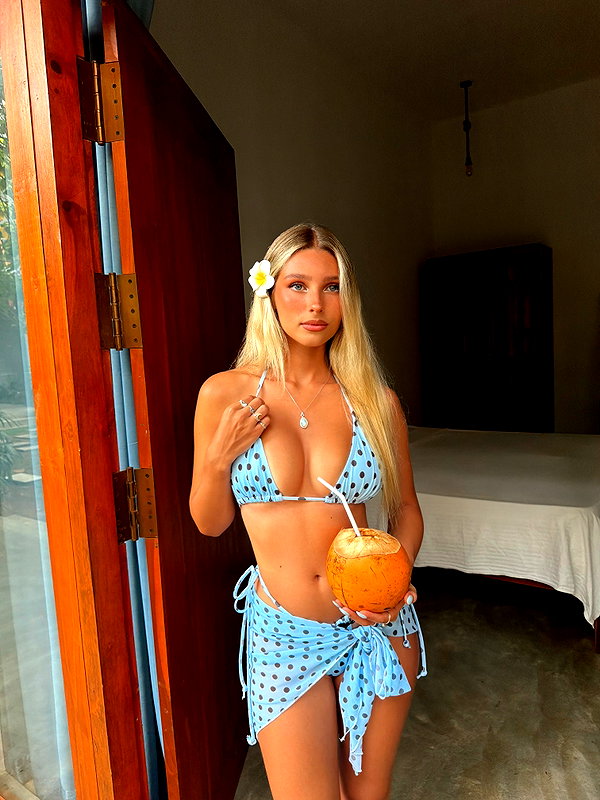 ella_netzer8 instagram image archive image