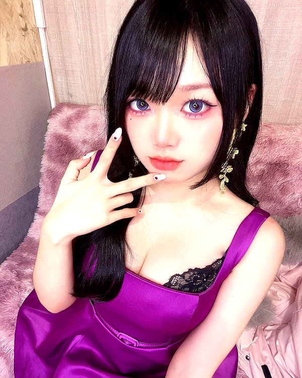 150_aiko instagram image archive image