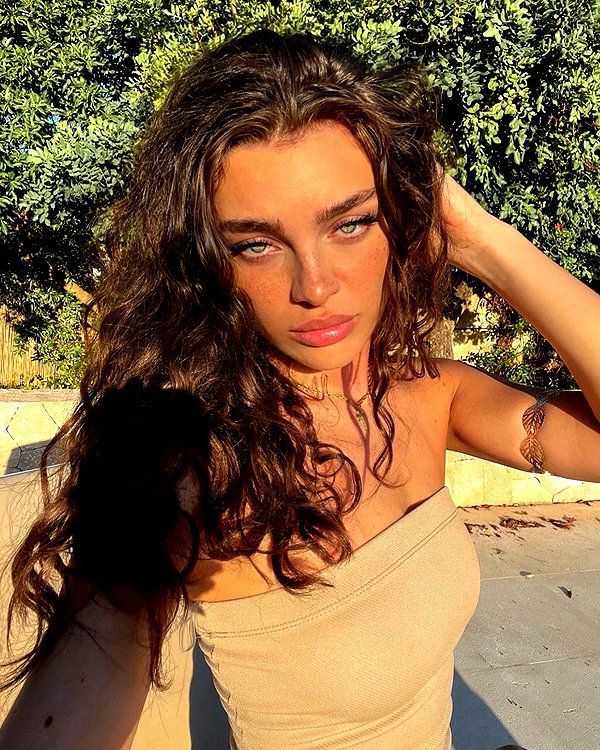baddiesessence instagram image archive image