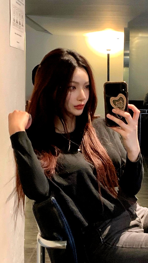 Archived image from @heroineseen on Instagram