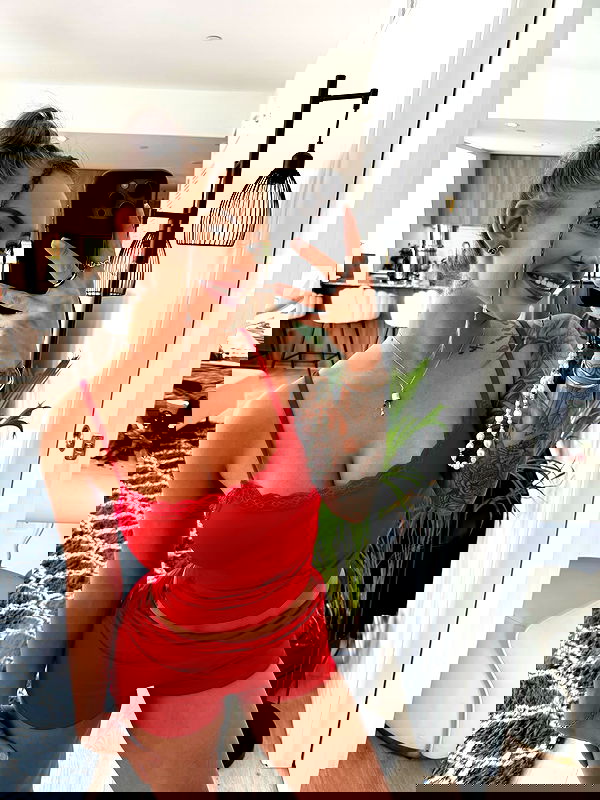 itshayleydavies itshayleydavies archive image