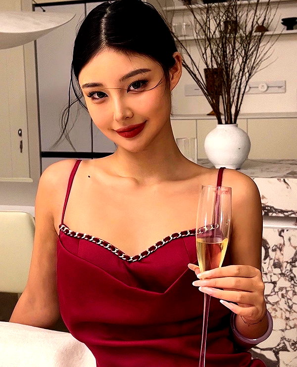 ll.lu1s instagram image archive image