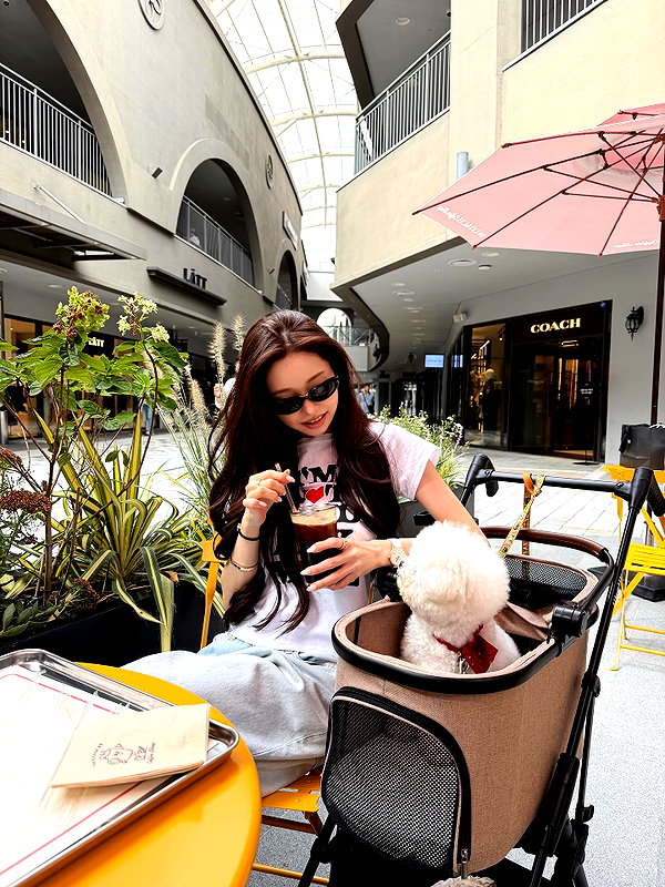 dear.zia instagram image archive image