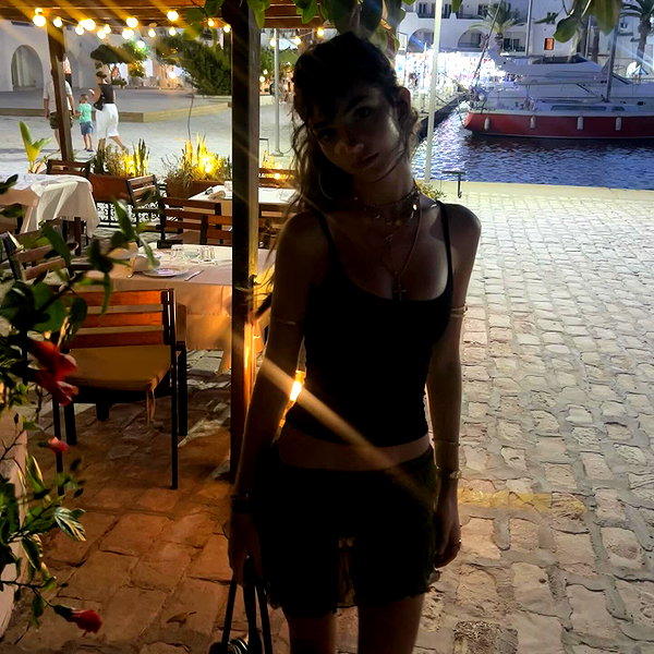 elizabrowne_ instagram image archive image