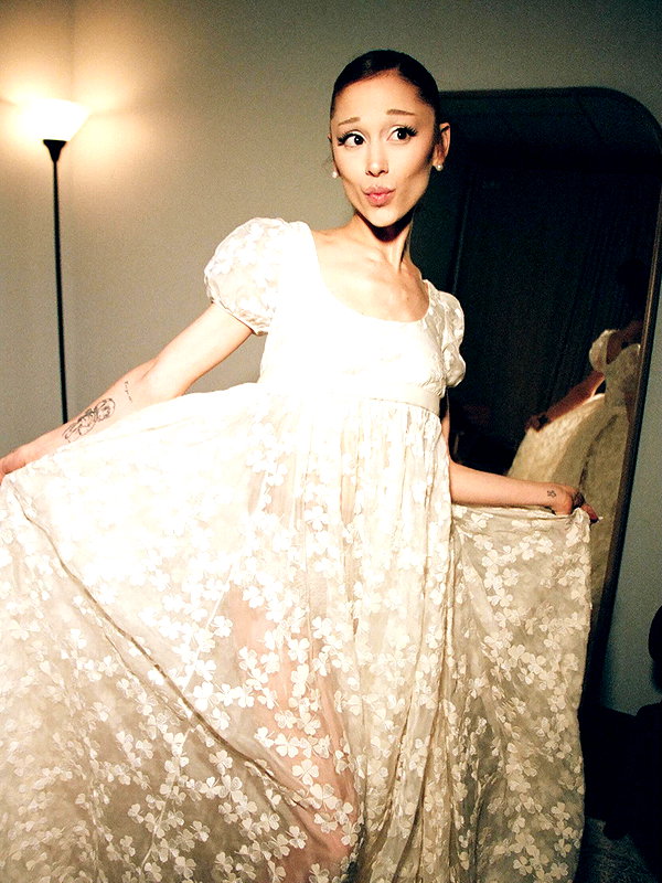 arianagrande instagram image archive image
